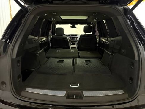 Used 2024 Cadillac XT6 Luxury w/ LPO, Floor Liner Package AWD/4WD image 15