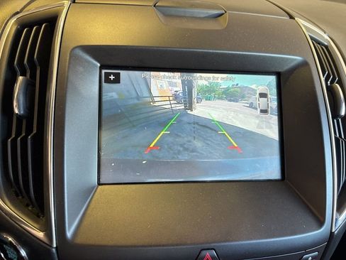 Used 2018 Ford Edge Titanium w/ Equipment Group 301A AWD/4WD image 18