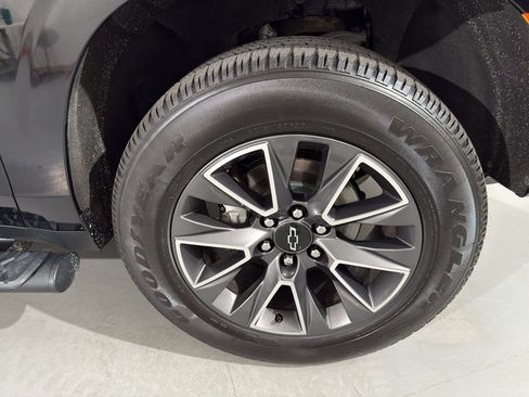 Used 2021 Chevrolet Tahoe Z71 w/ Z71 Signature Package image 13