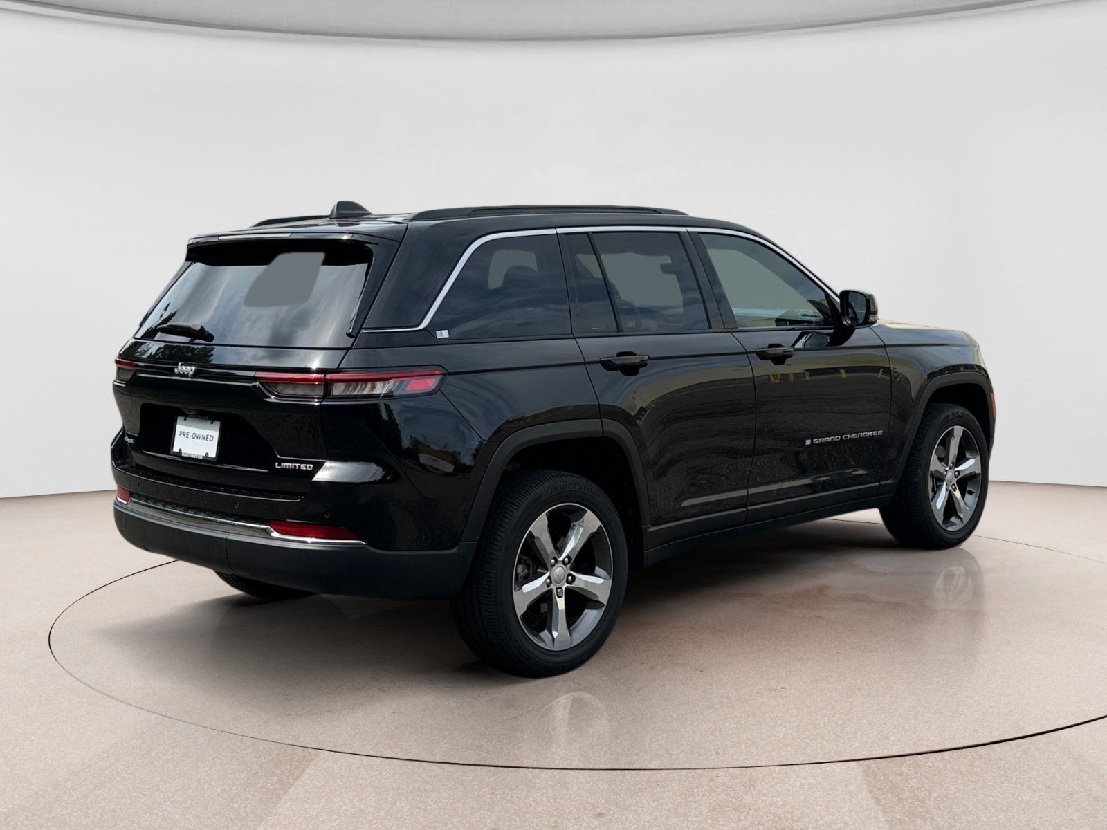 Used 2025 Jeep Grand Cherokee Limited AWD/4WD image 5