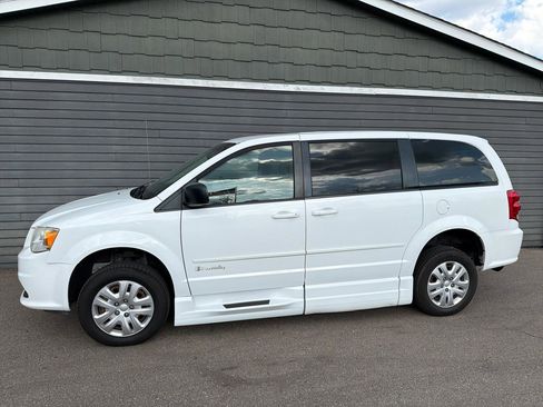 Used 2016 Dodge Grand Caravan SE w/ Quick Order Package 29E SE image 34