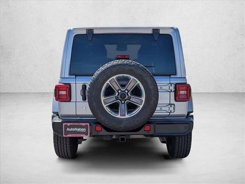 Used 2019 Jeep Wrangler Unlimited Sahara AWD/4WD image 6