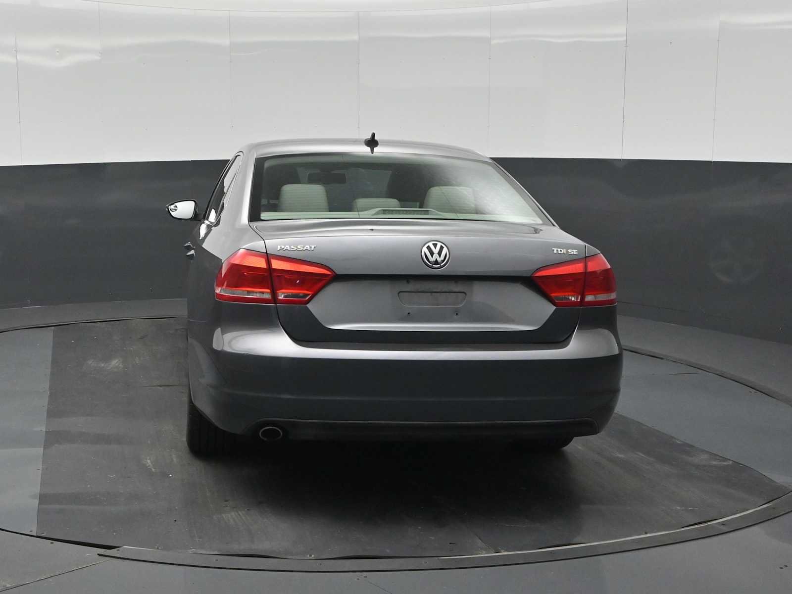 Used 2012 Volkswagen Passat TDI SE FWD image 7