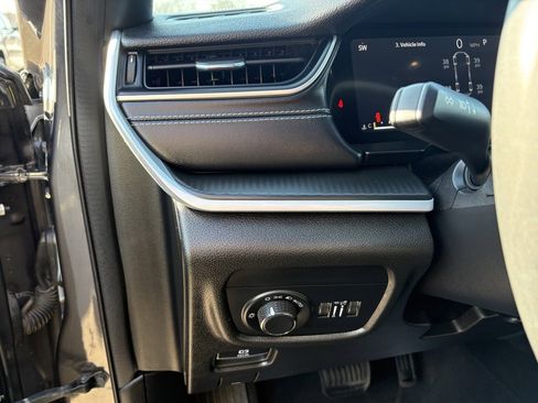 Certified 2024 Jeep Grand Cherokee L Laredo image 22