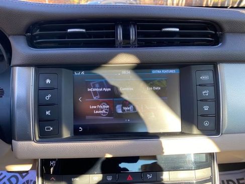 Used 2017 Jaguar XF Premium image 20