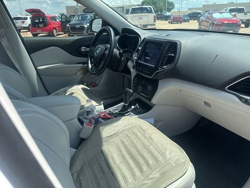 Used 2021 Jeep Cherokee Latitude Lux w/ Comfort/Convenience Group FWD image 9