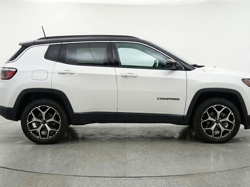 Used 2025 Jeep Compass Limited image 11