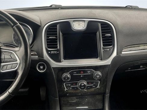 Used 2019 Chrysler 300 Limited image 6
