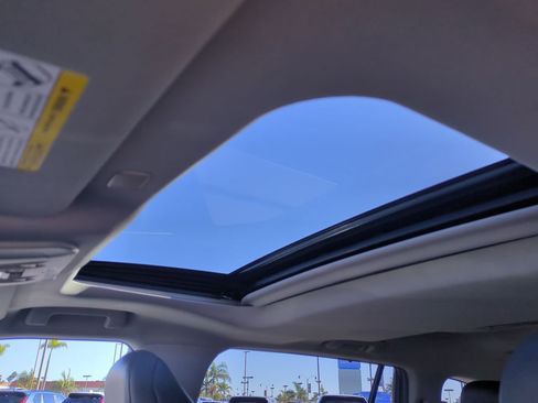 Used 2023 Toyota Highlander XLE image 28