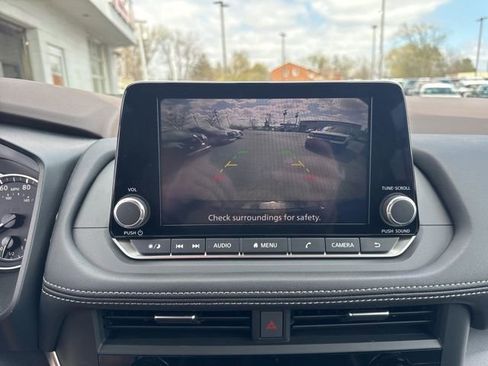 Used 2023 Nissan Rogue SV w/ SV Premium B Package image 15