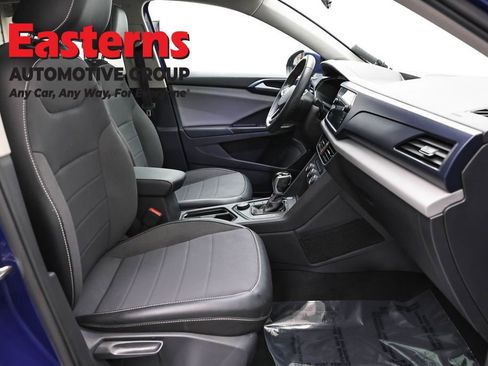 Used 2022 Volkswagen Taos SE w/ Panoramic Sunroof Package AWD/4WD image 24