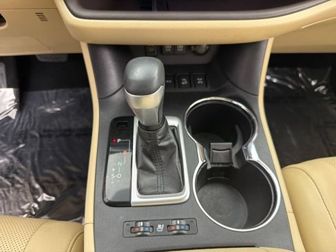 Used 2019 Toyota Highlander Limited AWD/4WD image 15