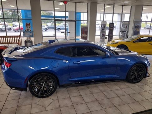 Used 2018 Chevrolet Camaro ZL1 w/ LPO, ZL1 Protection Package RWD image 3