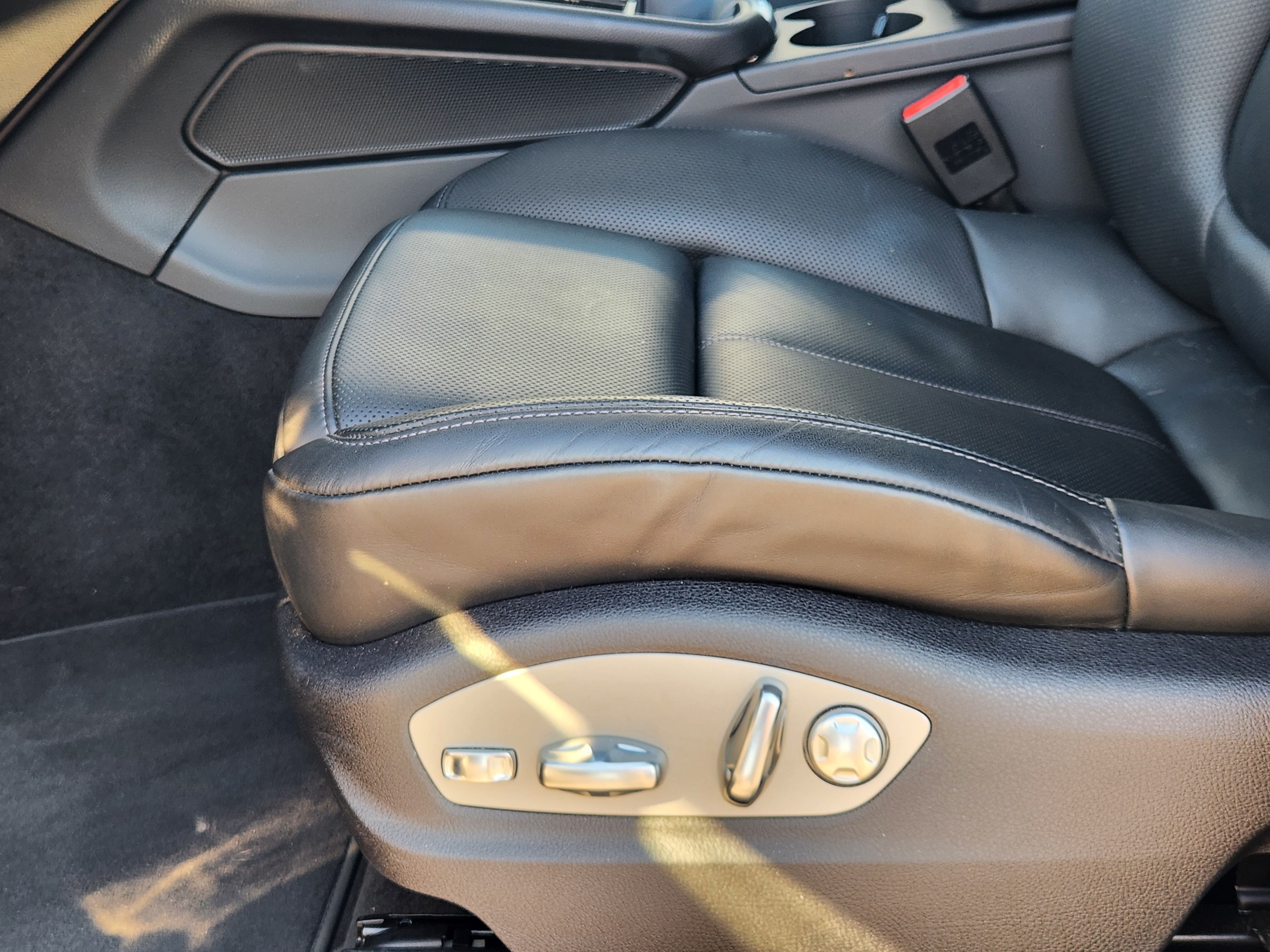 Certified 2026 Porsche Macan AWD/4WD image 23