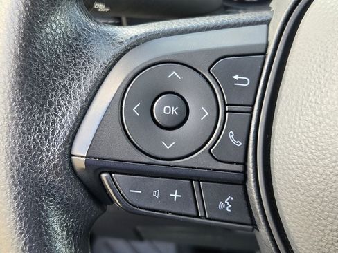 Used 2025 Toyota RAV4 XLE FWD image 24