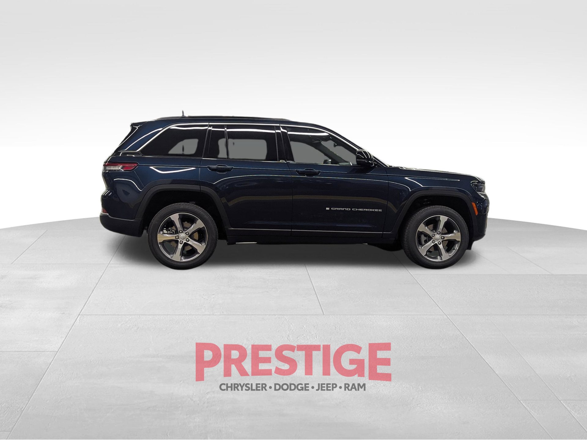 New 2026 Jeep Grand Cherokee Limited w/ Trailer Tow Package AWD/4WD image 4