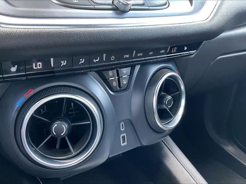 Certified 2025 Chevrolet Blazer LT FWD image 34