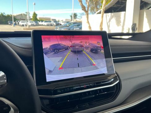 Used 2025 Jeep Compass Limited image 24