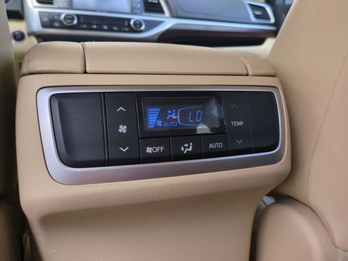 Used 2015 Toyota Highlander Limited w/ Driver Technology Package FWD image 17