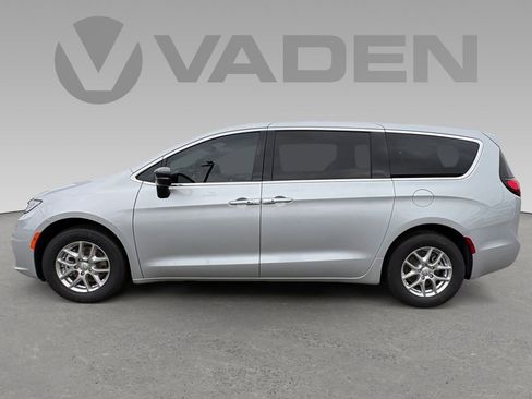 New 2026 Chrysler Pacifica Select FWD image 5