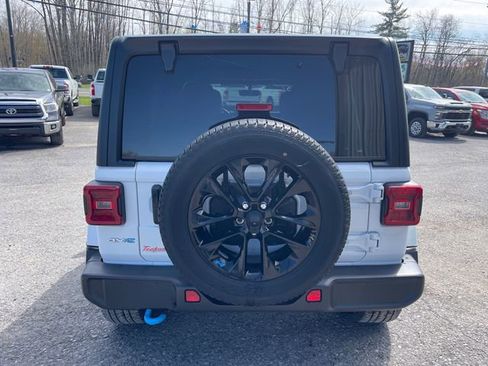 Used 2023 Jeep Wrangler Unlimited Sahara w/ Cold Weather Group AWD/4WD image 6