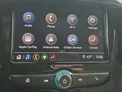 Used 2022 Chevrolet Traverse LS image 21