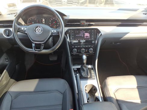 Used 2021 Volkswagen Passat 2.0T SE image 9
