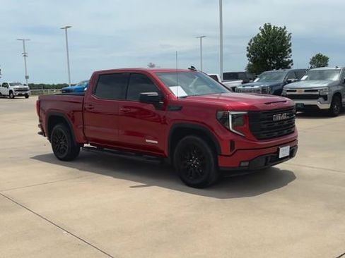 Used 2024 GMC Sierra 1500 Elevation w/ LPO, Elevation Black Package RWD image 6