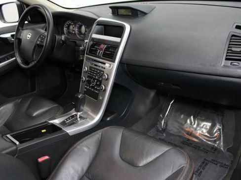 Used 2010 Volvo XC60 3.2 image 23