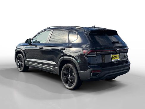 New 2026 Volkswagen Taos SE image 3