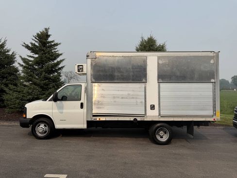 Used 2016 Chevrolet Express 4500 RWD image 10