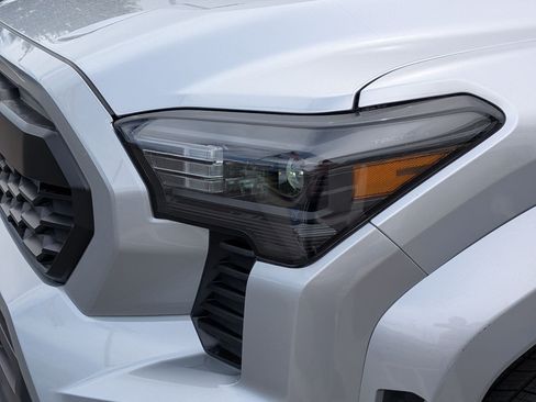 Used 2024 Toyota Tacoma TRD Sport AWD/4WD image 13