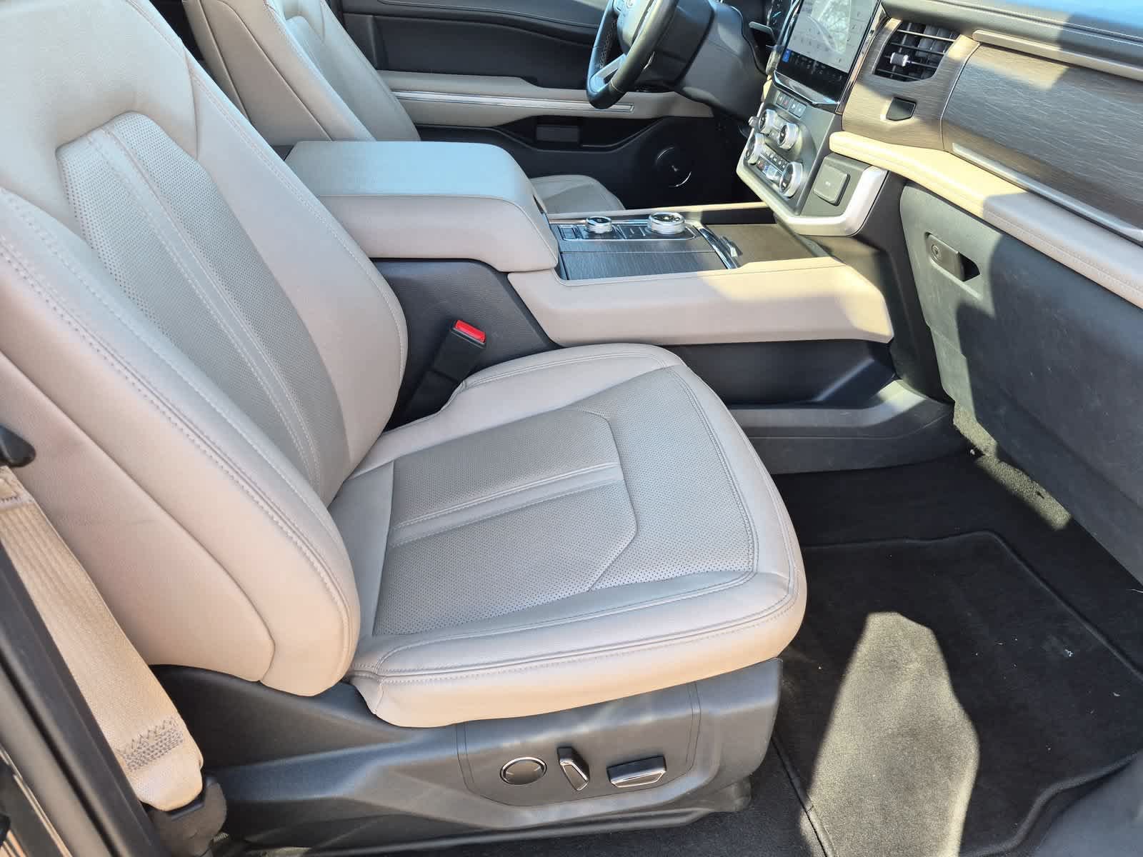 Used 2023 Ford Expedition Limited AWD/4WD image 23