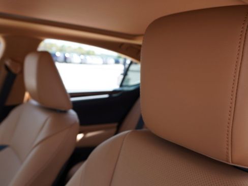 Used 2024 Lexus ES 350 w/ Premium Package image 23