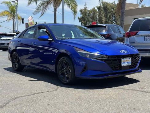 Used 2021 Hyundai Elantra SEL w/ Convenience Package FWD image 4