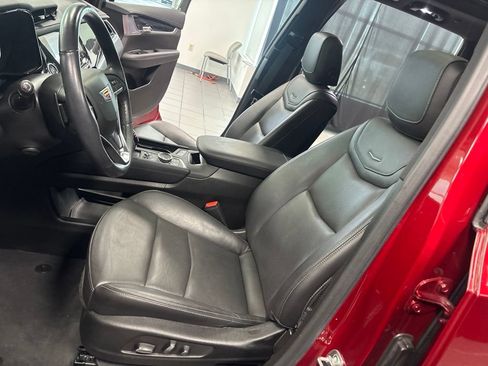 Used 2025 Cadillac XT6 Premium Luxury AWD/4WD image 32