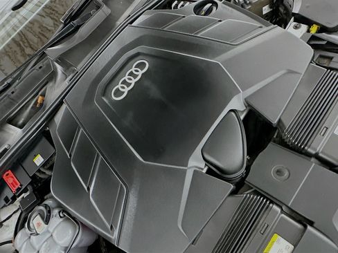 Used 2020 Audi Q8 Premium Plus w/ Premium Plus Package AWD/4WD image 32