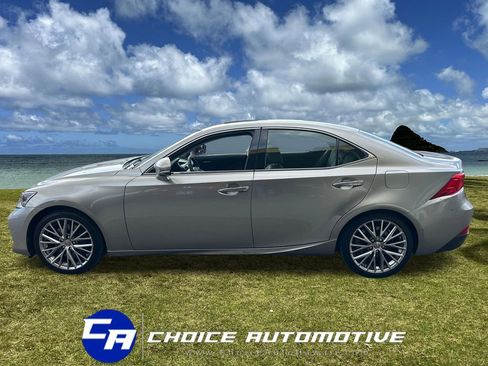 Used 2017 Lexus IS 200t image 3