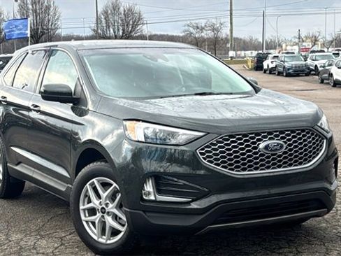 Certified 2024 Ford Edge SEL w/ Convenience Package image 2