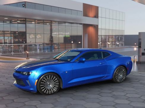 Used 2018 Chevrolet Camaro LT image 3