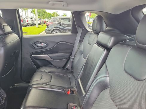 Used 2019 Jeep Cherokee Limited image 15