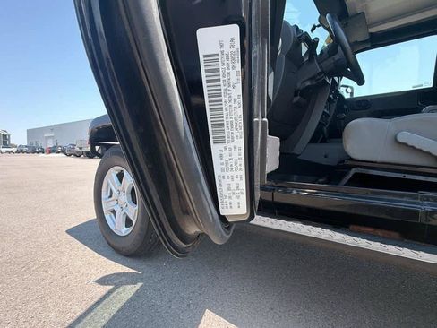 Used 2007 Jeep Wrangler Sahara w/ Dual Top Group AWD/4WD image 13