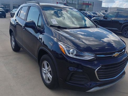 Used 2022 Chevrolet Trax LT w/ LT Convenience Package AWD/4WD image 9
