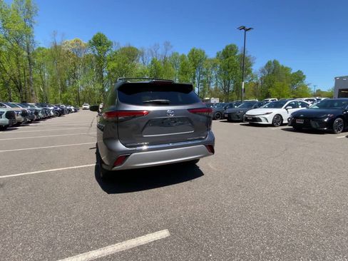 Used 2023 Toyota Highlander Platinum AWD/4WD image 8