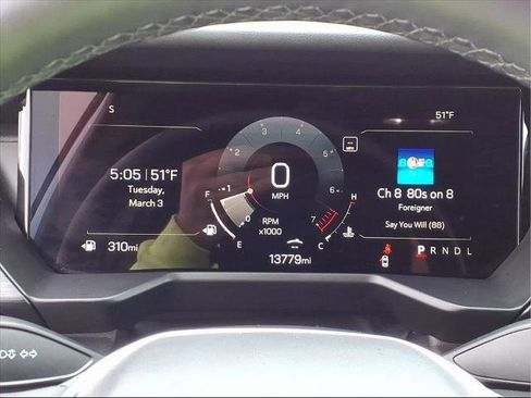 Used 2025 GMC Acadia Elevation image 17