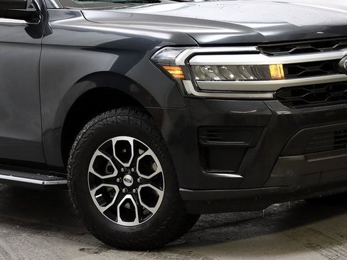 Used 2022 Ford Expedition Max XLT image 3
