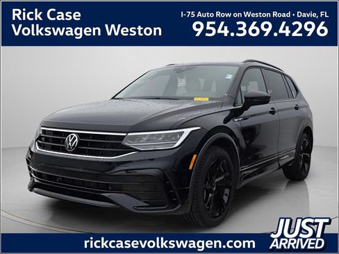 Used 2024 Volkswagen Tiguan SE R-Line FWD image 1