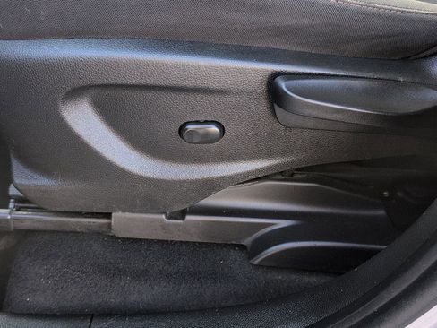 Used 2019 Chevrolet Trax LT image 18