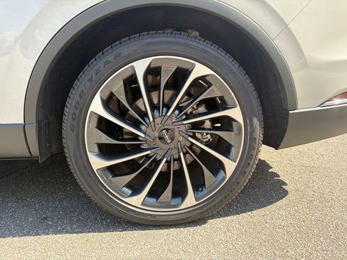 Used 2025 Lincoln Aviator Reserve w/ Equipment Group 201A AWD/4WD image 22