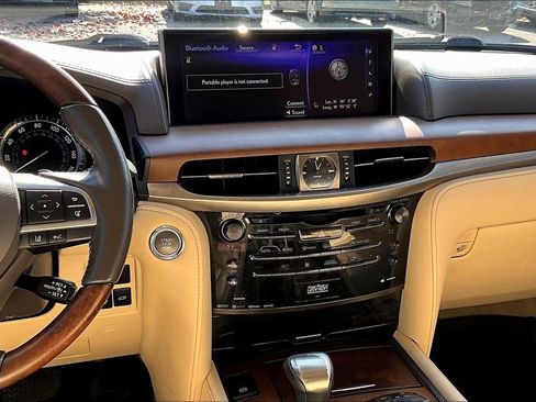 Used 2018 Lexus LX 570 4WD image 9